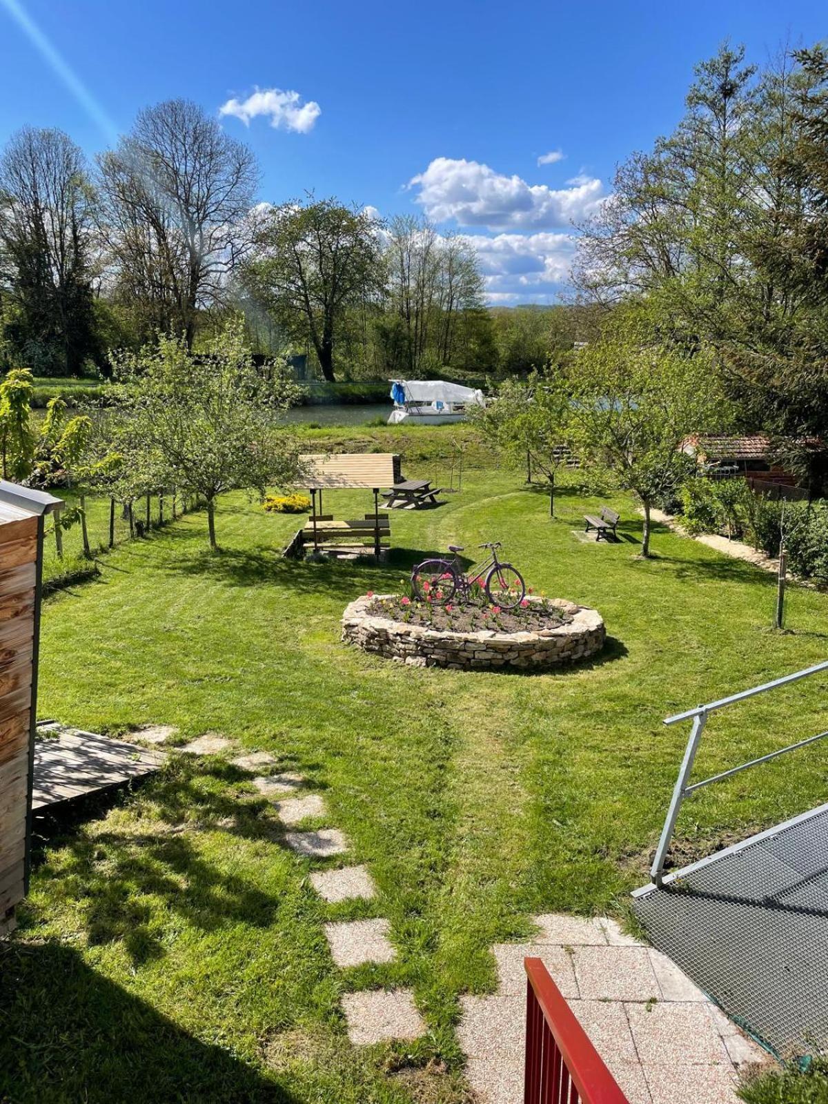 Cabanes de Randonnee Saint-Berain-sur-Dheune Exterior foto